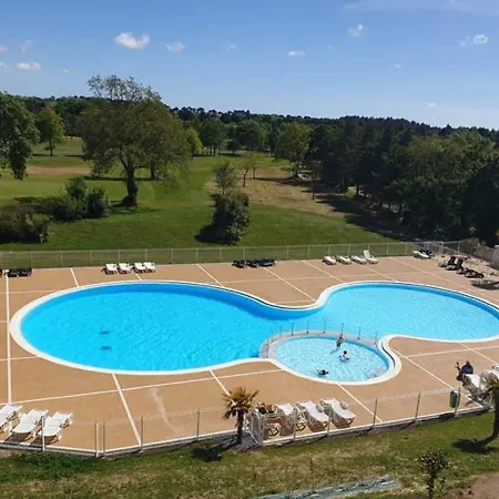 Charming With Dishwasher Located At A Golf Course Appartement